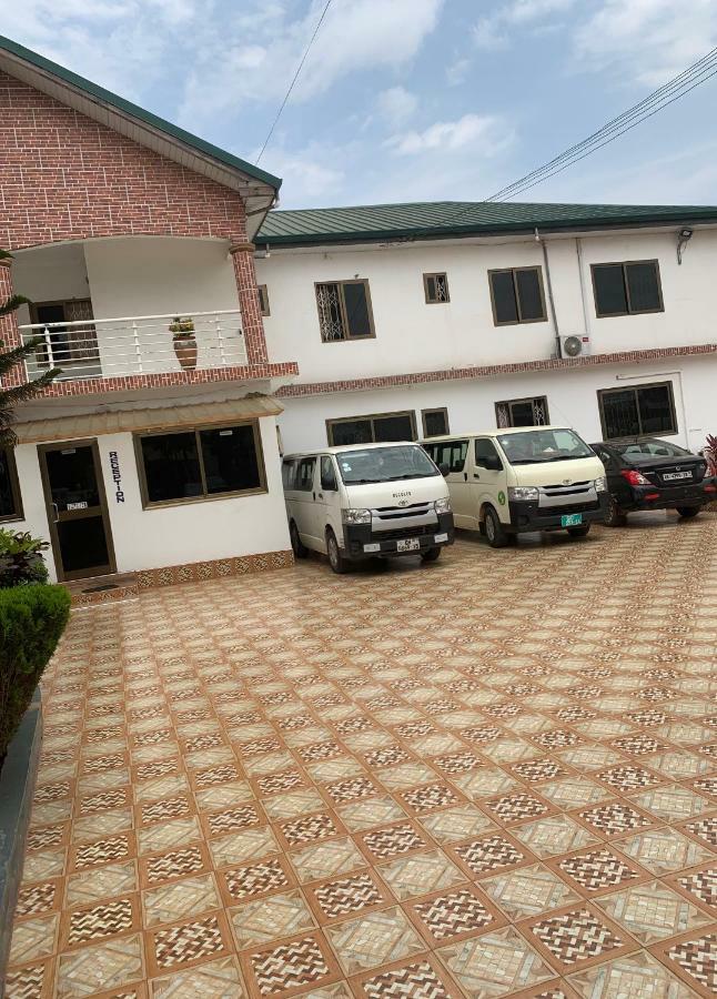 Bonsukoda Lodge Madina Exterior foto